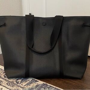 Lululemon Day Out Tote *16L